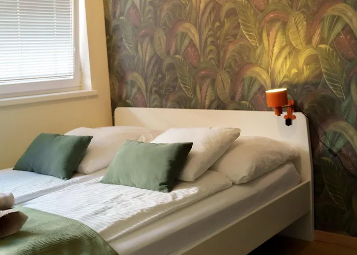 15 Min To Center I Free Private Parking Apartment *